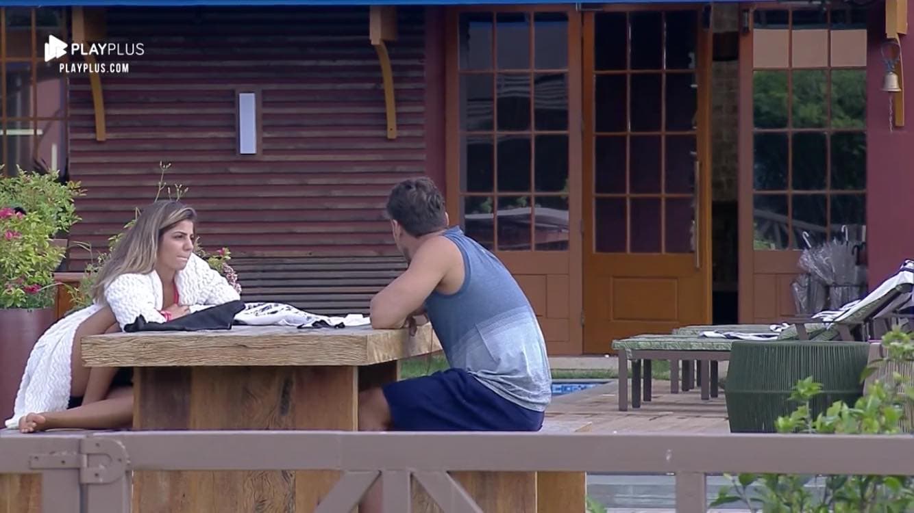 Hariany Almeida recusa beijo de Lucas Viana em A Fazenda (Reprodução: PlayPlus)