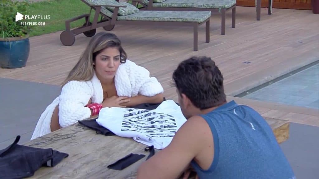 A Fazenda 2019: Lucas diz que Hariany está grávida e peoa se desespera: "bota a mão"