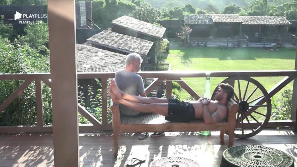 A Fazenda 11: Viny Vieira e Netto temem sair de reality e durante conversa questionam manipulação