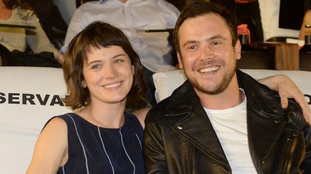 Bianca Bin fala sobre ver o marido beijando outras em novela