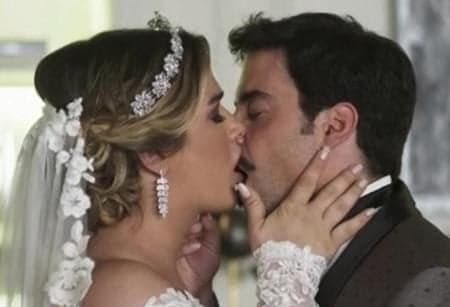 Britney e Abel de A Dona do Pedaço, interpretados por Glamour Garcia e Pedro Carvalho Imagem Reprodução Britney e Abel de A Dona do Pedaço, interpretados por Glamour Garcia e Pedro Carvalho Imagem Reprodução