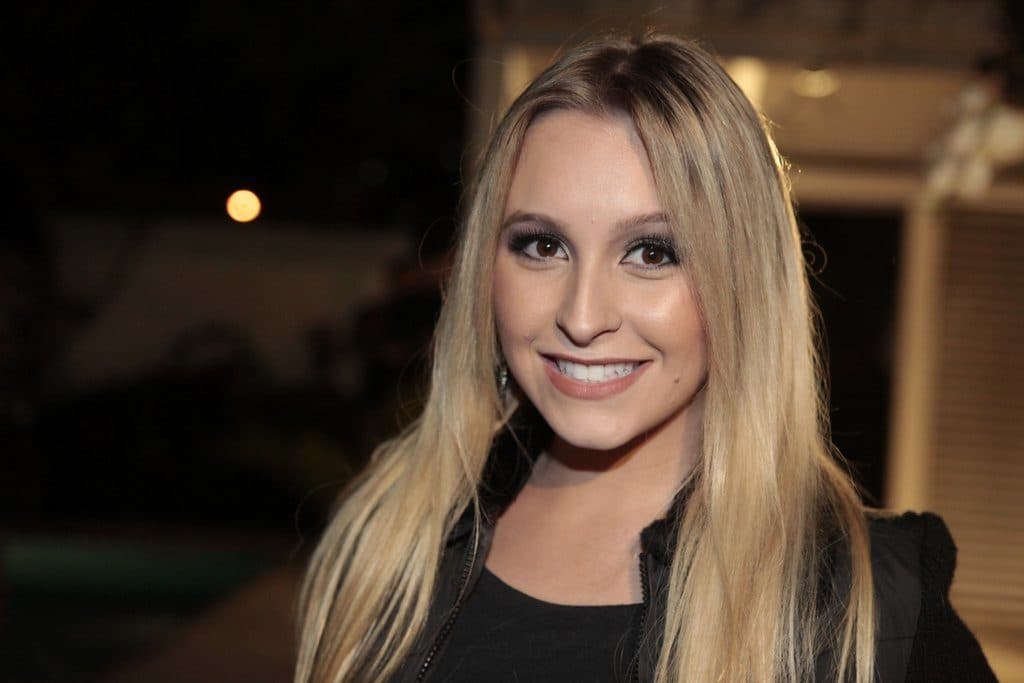 Carla Diaz interpreta assassina em filme e é criticada por crime ter acontecido na vida real