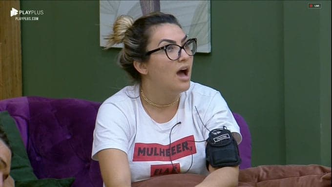 A Fazenda 11: Rotulada como porca, Thayse reclama de higiene de Sabrina e vira piada