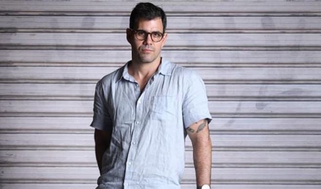 Juliano Cazarré detona público que tentou seu cancelamento e afirma que timidez faz "homens fracos"