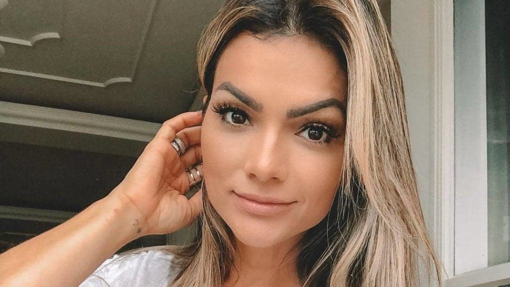 Kelly Key grava vídeo no banheiro ao lado do seu 'parceiro de privada': "Até na hora do xixi"