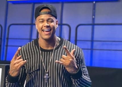 Léo Santana celebra novo sucesso