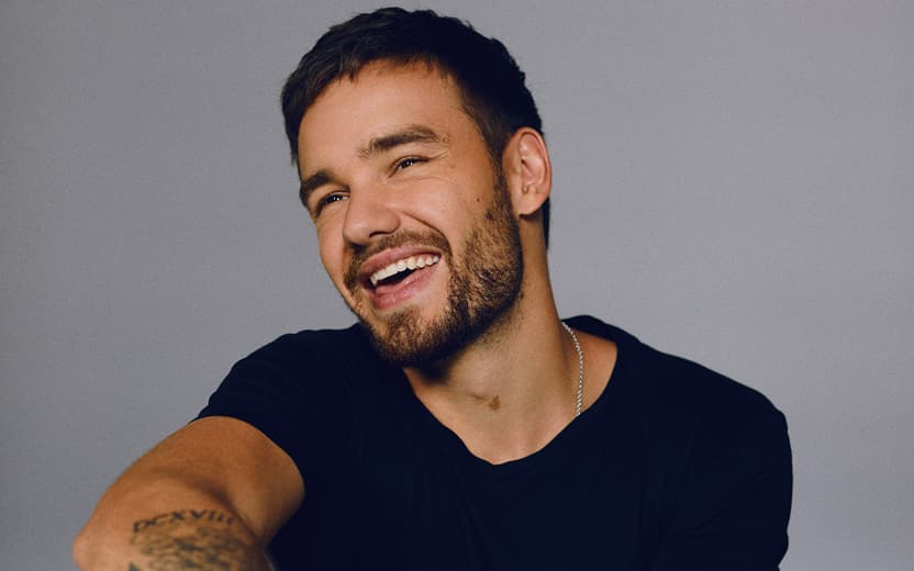 Liam Payne para web com cliques sensuais de ensaio fotográfico que fez pelado (Foto: Reprodução)