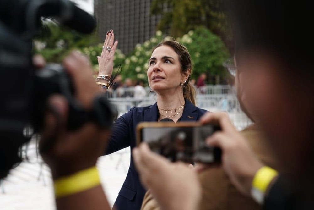 Luciana Gimenez é incapaz de segurar emoção e faz desabafo emocionante ao vivo: "Parece um pesadelo"