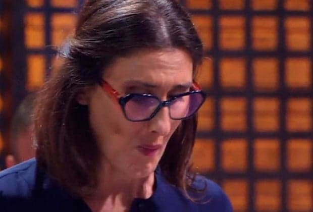 Paola Carosella passa mal ao comer testículo de boi e constrange cozinheiro no “MasterChef”