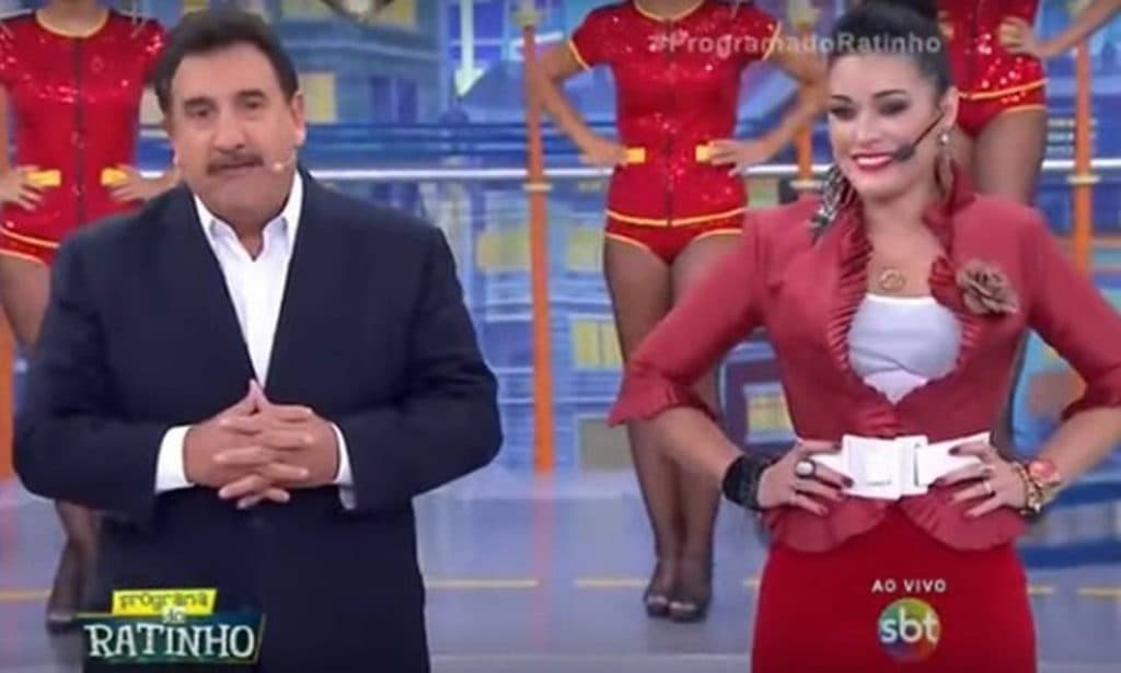 Milene Pavorô vai à delegacia falar sobre Ratinho