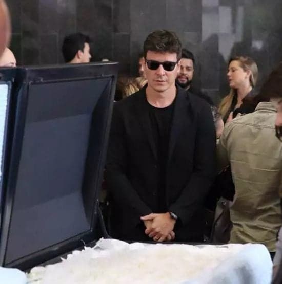 Rodrigo Faro tem atitude no velório que gera brigas