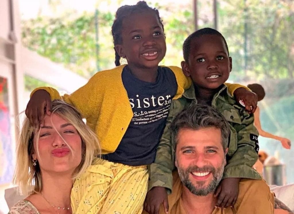 Giovanna Ewbank desabafa sobre ser mãe de crianças negras e dispara: "Dói muito"