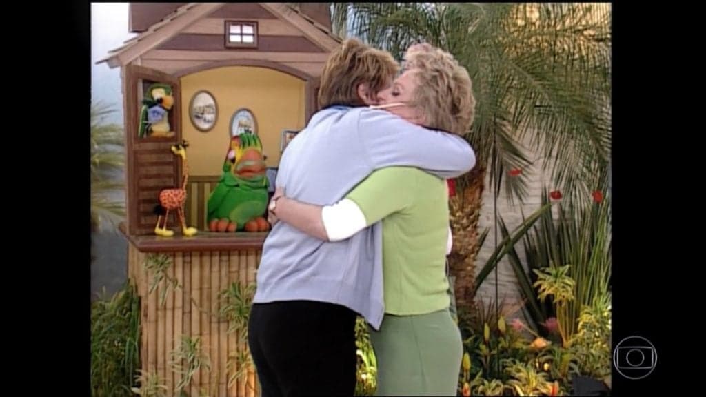 Ana Maria Braga se emociona com homenagem no Mais Você