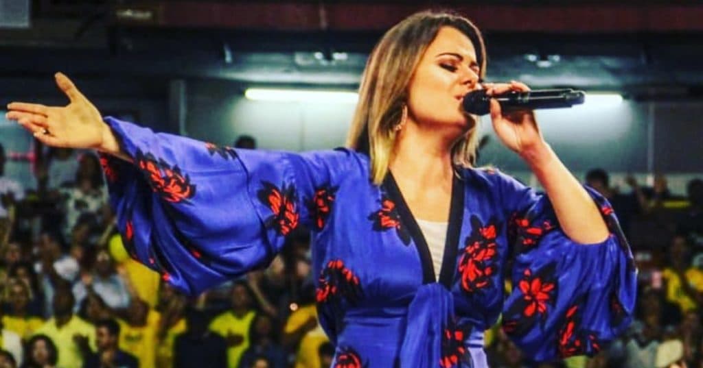 Ana Paula Valadão admite cirurgias plásticas para ficar mais jovem e resultado causa espanto