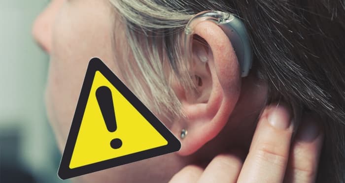 Famosa revela que chegou a comprar aparelho de surdez para espionar conversas do marido