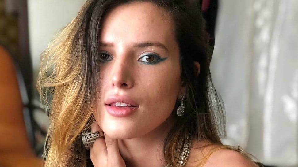 Depois de entrar no ramo pornográfico, Bella Thorne causa enorme polêmica por fantasia usada no Halloween