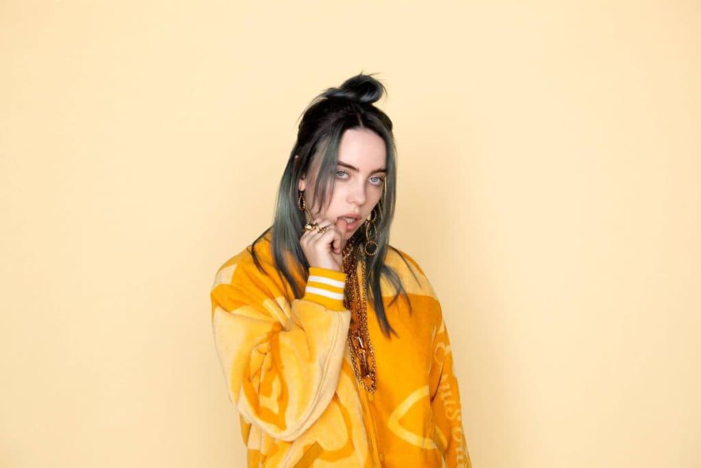 Billie Eilish, em nova faixa, fala sobre problemas mentais e relata crescimento: "não conseguia suportar a minha companhia"