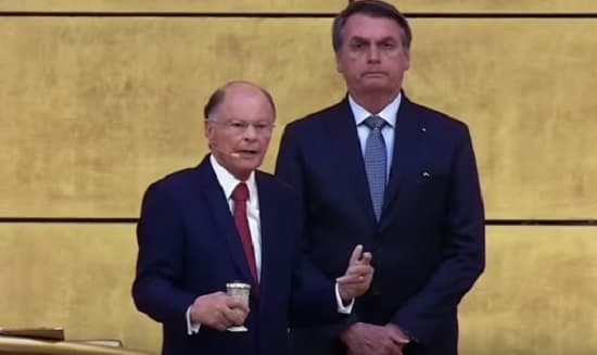 Record usa Bolsonaro para atacar a Globo, quebra a cara e é detonada: "Jornalismo sujo"