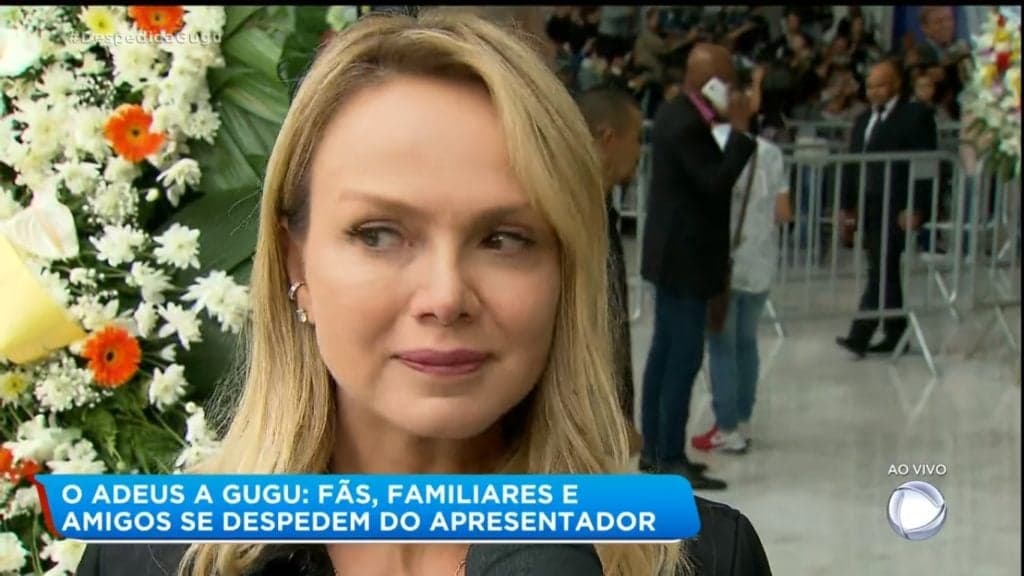 Eliana é cortada ao vivo da Record enquanto prestava homenagem ao Gugu no velório do apresentador