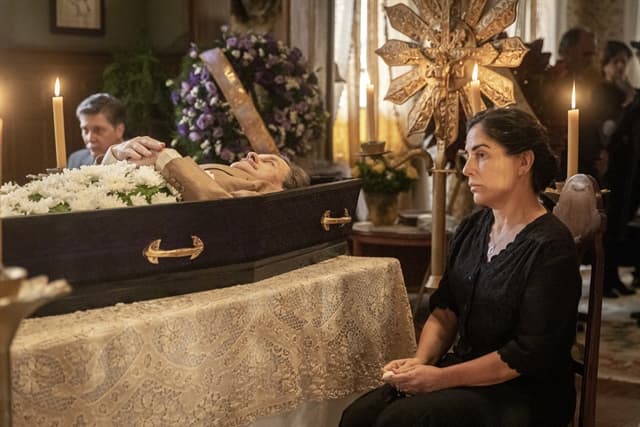 Éramos Seis: Júlio morre e deixa Lola em desgraça