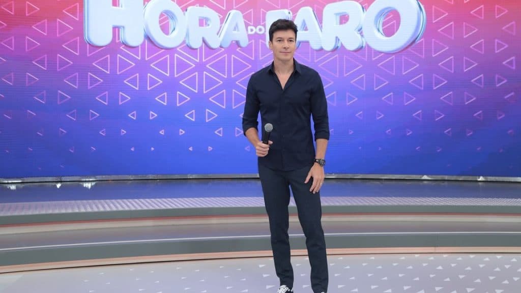 Em guerra por audiência com Eliana, Record toma decisão histórica e coloca Rodrigo Faro ao vivo