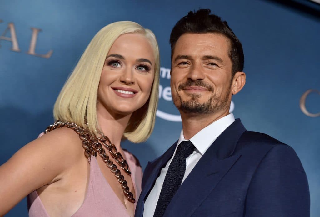 Katy Perry surge em foto ousada com o namorado bonitão e faz revelação bombástica
