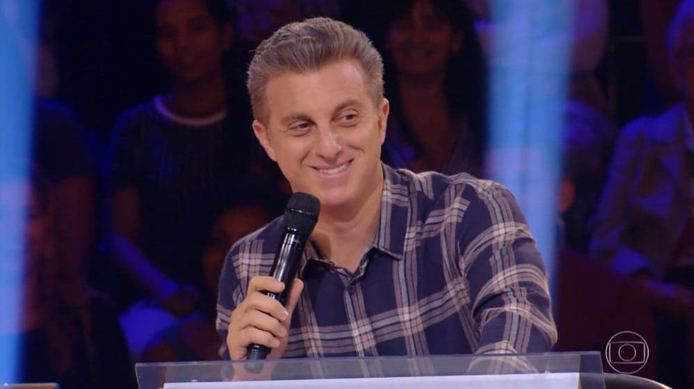 Sem tomar decisão definitiva sobre candidatura à presidência do Brasil, Luciano Huck tem espaço ameaçado na TV e Globo já elege substituto