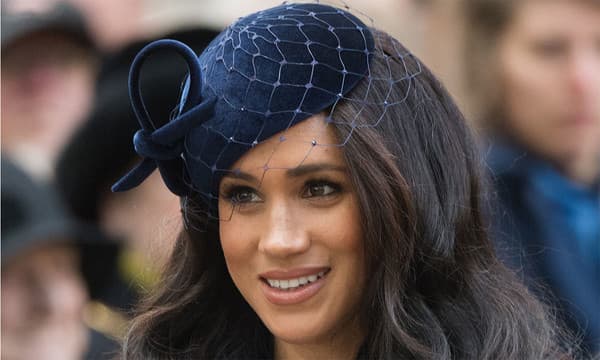 Em meio a graves acusações judiciais, Meghan Markle é perseguida por tabloides e preocupa Harry: "Perdi minha mãe assim"