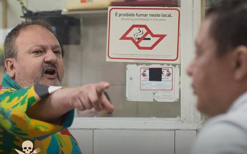 Crise? Famoso jurado do MasterChef é flagrado andando de metrô