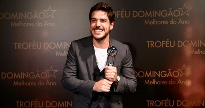 Marco Pigossi venceu o Troféu Domingão, da Globo. (Foto: Divulgação)