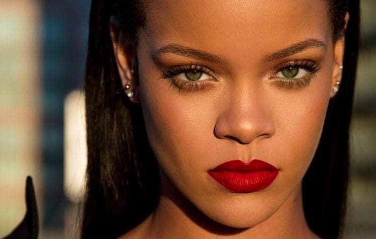 Rihanna usa suas redes sociais para dizer aos fãs que esse ano foi esmagador (Foto: Reprodução) Rihanna usa suas redes sociais para dizer aos fãs que esse ano foi esmagador (Foto: Reprodução)