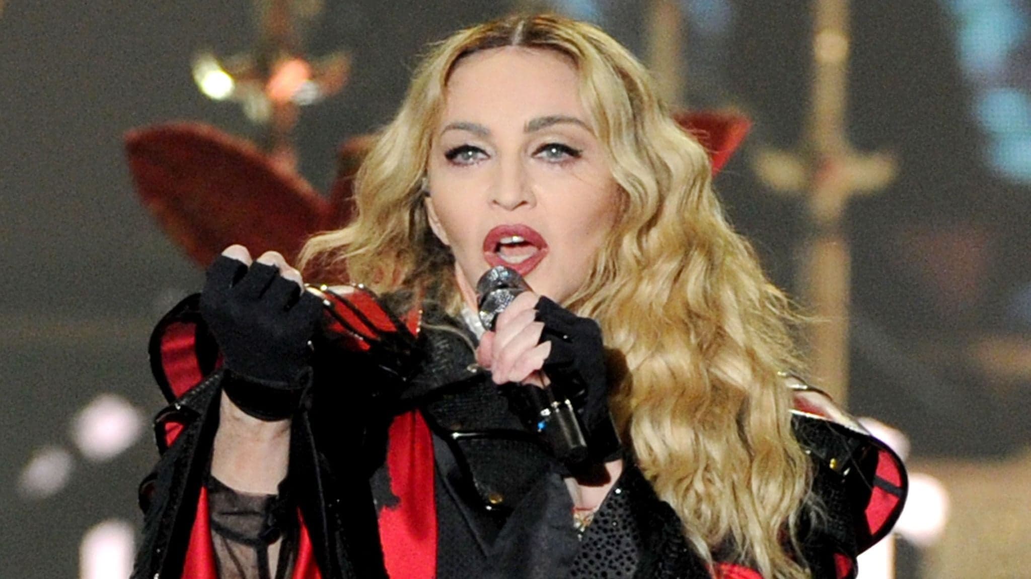 Músico denúncia Madonna por não receber os créditos na faixa God Control (foto: Reprodução) Músico denúncia Madonna por não receber os créditos na faixa God Control (foto: Reprodução)