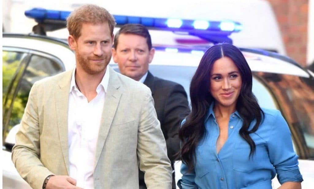 Triste! Família Real fica desapontada com a decisão de Harry e Meghan Markle de abandonar os cargos na coroa