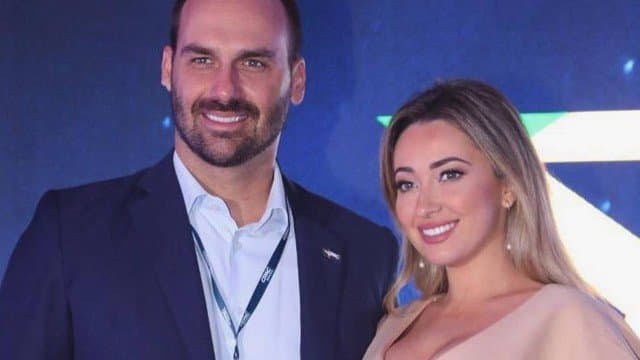 Esposa do filho de Bolsonaro revela passar por dificuldade com salário de 33 mil do marido