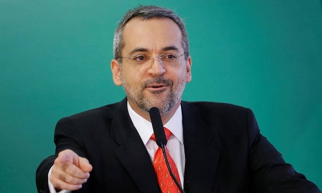tv O ministro da educação do governo Jair Bolsonaro, Abrahn Weintraub, ignorou a Globo (Foto: Reprodução) tv O ministro da educação do governo Jair Bolsonaro, Abrahn Weintraub, ignorou a Globo (Foto: Reprodução)