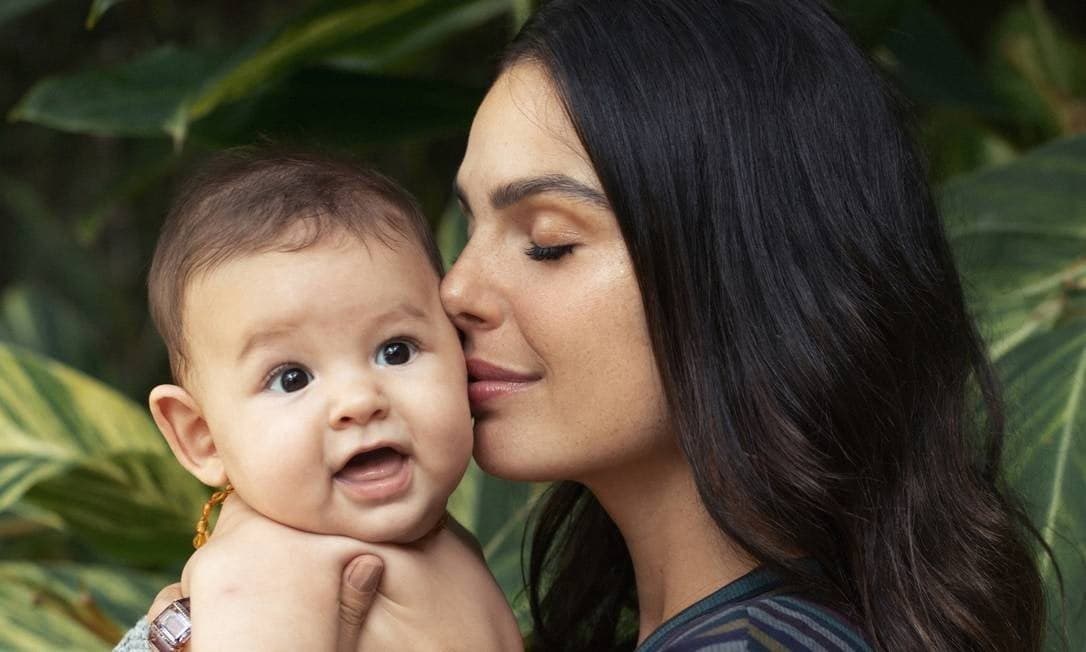 Rael e Isis Valverde que estreia como a enfermeira Betina de Amor de Mãe na Globo (Foto: Karine Basilio/O GLOBO) Rael e Isis Valverde que estreia como a enfermeira Betina de Amor de Mãe na Globo (Foto: Karine Basilio/O GLOBO)