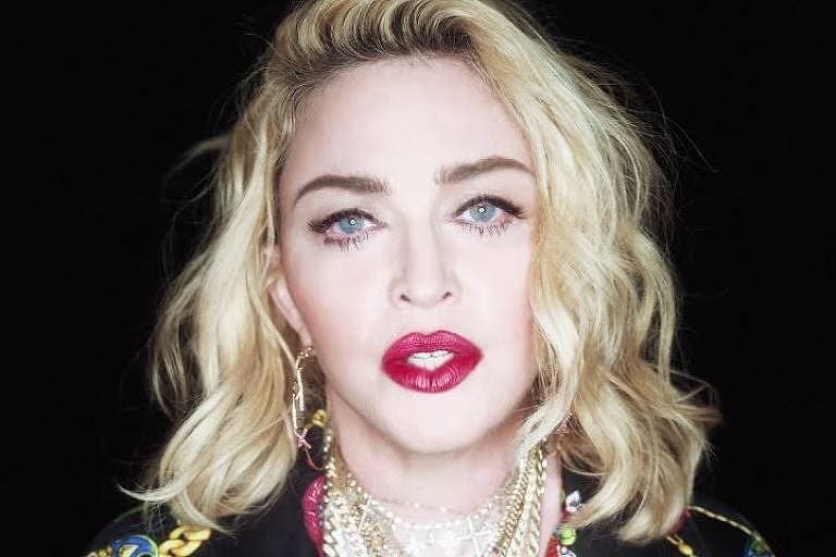 O amor está no ar! Madonna é flagrada em sacada de hotel com novo affair e fãs reagem: "Casem logo"