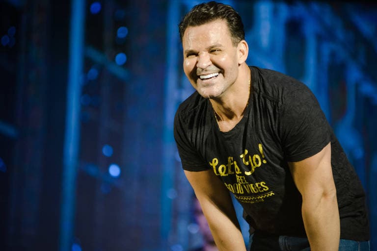 Irmã gata de Eduardo Costa surge deslumbrante, próprio irmão não deixa passar batido e foto sexy dela é divulgada por ele