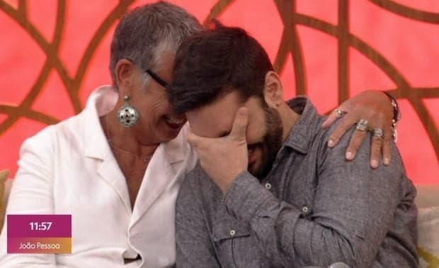 Armando Babaioff cai no choro durante o Encontro