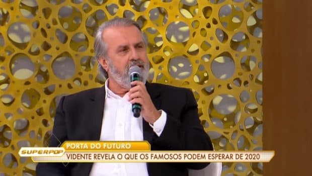 Robério de Ogum fala sobre a morte de famosos em 2020 (Imagem: Reprodução / RedeTV!) Robério de Ogum fala sobre a morte de famosos em 2020 (Imagem: Reprodução / RedeTV!)
