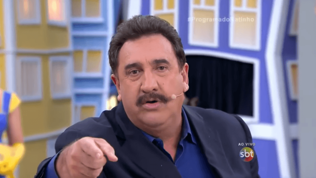 Ratinho entrega vários relacionamentos de apresentadora do SBT