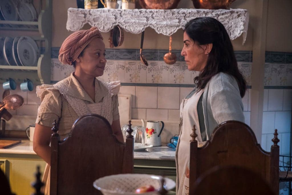 Éramos Seis: Lola é obrigada a mandar embora Durvalina e empregada vai aos prantos em cena de cortar o coração