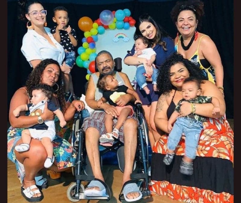 Arlindo Cruz junto com alguns familiares (Foto: Reprodução/ Instagram) Arlindo Cruz junto com alguns familiares (Foto: Reprodução/ Instagram)