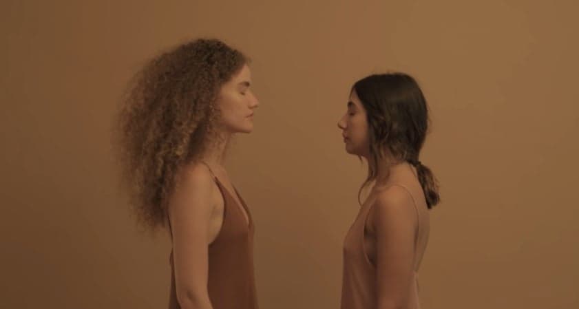 Anavitória anuncia despedida de álbum, revela vídeo comovente e público fica emocionado: “Fim dos tempos”