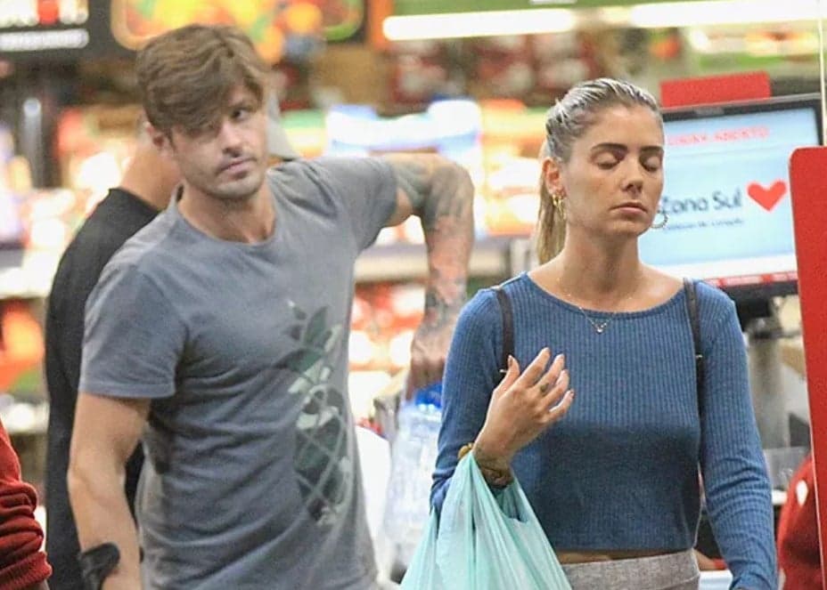 Dado Dolabella aparece aos beijos com prima e choca em relação incestuosa