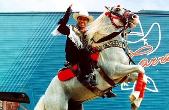 Beto Carrero volta do mundo dos mortos e revela detalhe perturbador do seu desencarne