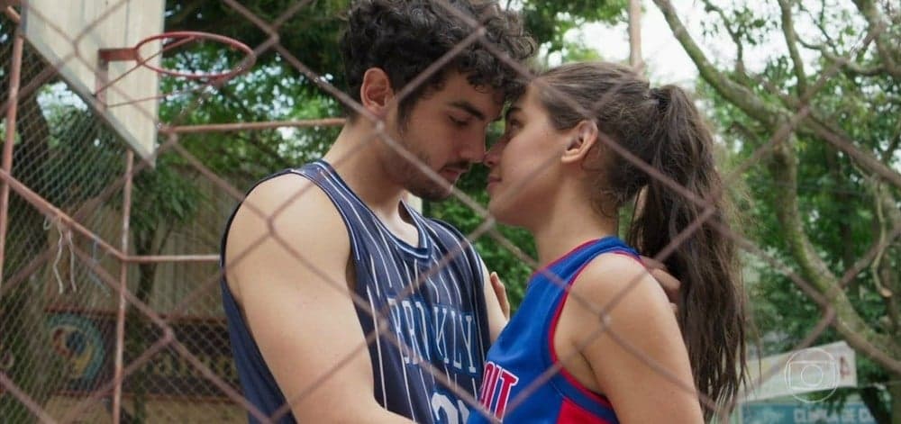 Bom Sucesso: Primeira transa entre Gabriela e Vicente é marcada por muito romantismo