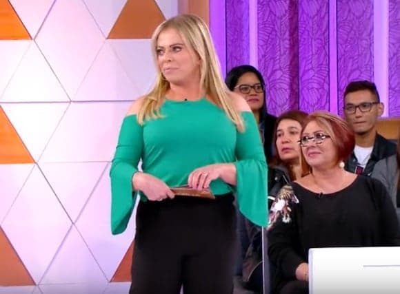Christina Rocha pede emprego na TV para estagiários do SBT