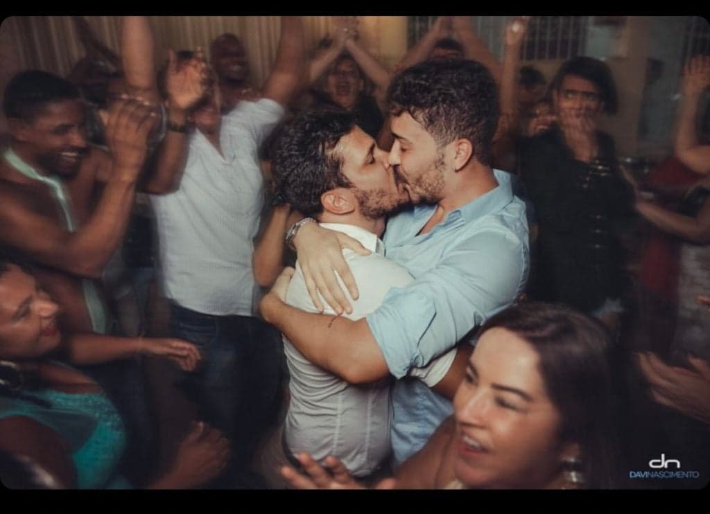 Carlinhos Maia revela detalhe da parte íntima do marido, Lucas Guimarães: 'Durinha'