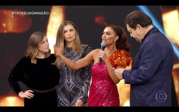 Juliana Paes abre intimidade e aparece em fotos raras com a família: 'Espírito de Natal'